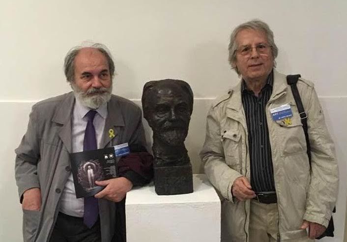 With Croatian sculptor Pero Jelisić and the bust he made in Zagreb in 2018.